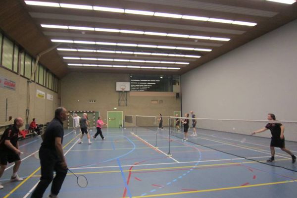 2 aparte zalen door geluids-isolerend scherm
